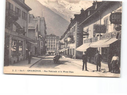 CHAMONIX - Rue Nationale Et Le Mont Blanc - Très Bon état - Chamonix-Mont-Blanc