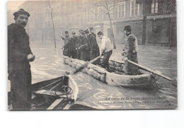 PARIS - LA Crue De La Seine - Janvier 1910 - Le Général Armand Visitant Les Lieus Sinistrés - Très Bon état - Inondations De 1910