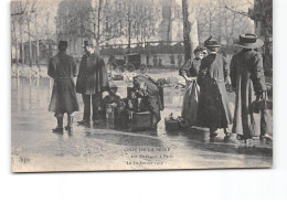 PARIS - Crue De La Seine - Le 30 Janvier 1910 - Les Etrangers à Paris - Très Bon état - Inondations De 1910