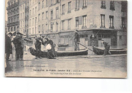 PARIS - Inondations De Paris - Janvier 1910 - Quai Des Grands Augustins - Un Sauvetage Rue Gît Le Cour - Très Bonétat - Überschwemmung 1910