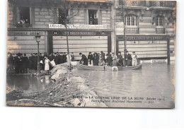 PARIS - La Grande Crue De La Seine - Janvier 1910 - Barrage établi Boulevard Haussmann - Très Bon état - Inondations De 1910