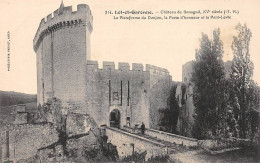 Château De BONAGUIL - La Plateforme Du Donjon, La Porte D'Honneur Et Le Pont Levis - Très Bon état - Autres & Non Classés