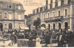 VILLENEUVE SUR LOT - Place De La Mairie Un Jour De Foire - Très Bon état - Villeneuve Sur Lot