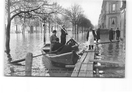 PARIS - La Grande Crue De La Seine - Janvier 1910 - Avenue Montaigne - Service De Ravitaillement - Très Bon état - Paris Flood, 1910