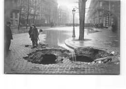 PARIS - La Grande Crue De La Seine - Janvier 1910 - Effondrement De La Voûte D'un Egout - Boulevard Haussmann - état - Inondations De 1910