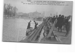 PARIS - La Grande Crue De La Seine - Janvier 1910 - Pont Sur Chevalet établi Esplanade Des Invalides - Très Bon état - Paris Flood, 1910