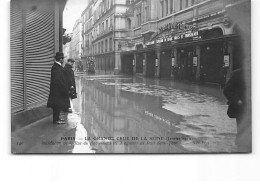 PARIS - La Grande Crue De La Seine - Janvier 1910 - Rue Du Bac Devant Les Magasins Du Petit Saint Thomas - Très Bon état - Paris Flood, 1910