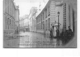 PARIS - La Grande Crue De La Seine - Janvier 1910 - Ministère De La Guerre - Rue Saint Dominique - Très Bon état - Inondations De 1910