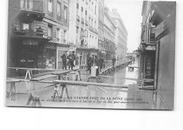 PARIS - La Grande Crue De La Seine - Janvier 1910 - Chemins Sur Chevalet Rue Du Bac - Très Bon état - Inondations De 1910