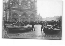 PARIS - La Grande Crue De La Seine - Janvier 1910 - Parvis Notre Dame - Canots " Berthon " - Très Bon état - Inondations De 1910