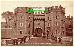 R453743 Henry VIII Gateway Windsor Castle. 87697. J. V. Phototype Postcard. Vale - Mundo