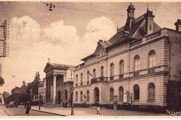 BOURG LA REINE : La Mairie Et L'Eglise - Très Bon état - Bourg La Reine