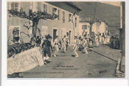 PYRENEES-ATLANTIQUES : Danses Euskariennes Antiques - Tres Bon Etat - Autres & Non Classés
