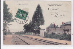 TREIGNAT : Pont Du Chemin De Fer Et Hotels De La Gare - Etat - Other & Unclassified