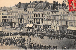 SAINT-QUENTIN : Les Prussiens Sur La Grand'place En 1871 - Etat - Saint Quentin