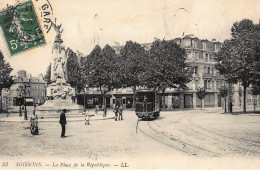 SOISSONS : La Place De La Republique - Tres Bon Etat - Soissons