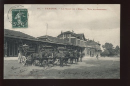 55 - VERDUN - LA GARE DE CHEMIN DE FER - ATTELAGES DE CHEVAUX - EDITEUR NOUVELLES GALERIES - Verdun