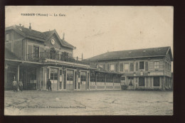 55 - VERDUN - LA GARE DE CHEMIN DE FER - LE BUFFET-HOTEL - EDITEUR BILLOU-FRECON, DEUXNOUDS-AUX-BOIS - Verdun