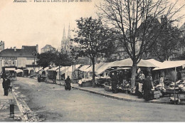 MOULINS : Place De La Liberté (un Jour De Marché) - Etat - Moulins