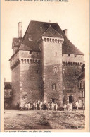 GAYETTES : Un Groupe D'enfants Au Pied Du Donjon, Preventorium De Gayette - Tres Bon Etat - Autres & Non Classés