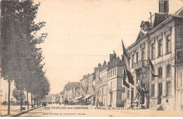 PAUILLAC SUR GIRONDE - L'Hôtel De Ville Et Les Quais - Très Bon état - Pauillac