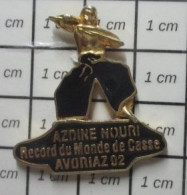 912E Pin's Pins / Beau Et Rare /  SPORTS / Dans La Catégories Sports Idiots AZDINE NOURI RECORD DU MONDE DE CASSE - Judo