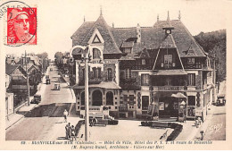 BLONVILLE SUR MER - Hôtel De Ville, Hôtel Des PTT Et Route De Deauville - Très Bon état - Autres & Non Classés