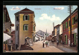 AK Mostar, Strassenbild Mit Passanten Und Blick Auf Moschee  - Bosnia And Herzegovina