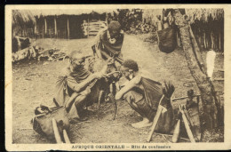 Kenya Kikuyu Witch Doctor At Work  Afrique Orientale Rite De Confession - Kenya