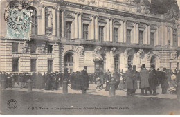 TOURS - Les Promeneurs Du Dimanche Devant L'Hôtel De Ville - Très Bon état - Tours