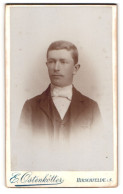 Fotografie E. Ostenkötter, Hirschfelde I. S., Eleganter Junger Herr  - Anonymous Persons