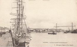 Nantes * Le Port Au Quai Ernest Renaud * Bâteau Voilier 3/4 Mâts Goëlette MARTHE MARGUERITE * Pont Transbordeur - Nantes