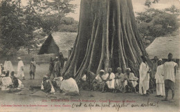 Kouroussa , Guinée Française * Grand Fromager Du Marché * Arbre Tree * éthnique Ethno Ethnic - Französisch-Guinea