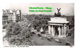 R453926 London Piccadilly Wellington Arch. V2183. Photochrom Co. 1956 - Andere & Zonder Classificatie