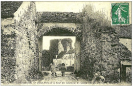 Chevreuse. Avant Porte Des Communs De L'ancien Chateau Fort De La Madeleine. - Chevreuse