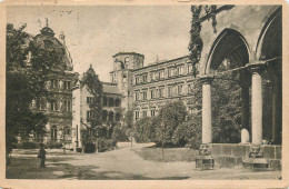 Postcard Germany Heidelberg Der Schlosshof - Sonstige & Ohne Zuordnung