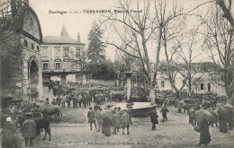 Terrasson * Place Du Foirail * Marché Aux Bestiaux Foire * Villageois - Terrasson-la-Villedieu