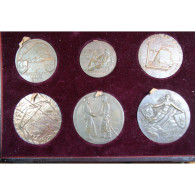 Ancien Coffret En Velour Avec 6 Médailles SNCF Cheminots, Envoi France Uniquement - Monarquía / Nobleza
