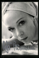 AK Schauspielerin Katja Riemann Mit Handtuch Um Den Kopf, Mit Original Autograph  - Schauspieler