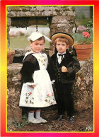 56 - Morbihan - Auprès Du Vieux Puits, Petits Enfants En Costume Du Morbihan, Région De Vannes - Folklore - Scènes Et Ty - Otros & Sin Clasificación
