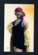 Sexy Girl 1910c Photo Postcard - Femmes
