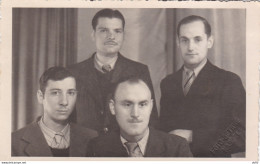 GROUPE D HOMMES STO CACHET AU DOS 1943 FOTO BETHKE KASSEL - Guerre, Militaire