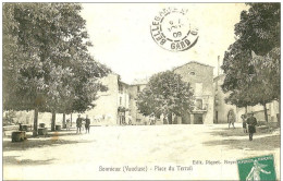 Bonnieux. La Place Du Terail à Bonnieux. - Bonnieux