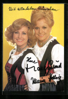 AK Musikerinnen Maria Und Margot Hellwig In Tracht Posierend, Autograph  - Musique Et Musiciens