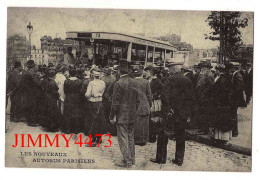 CPA (Repro) - LES NOUVEAUX AUTOBUS PARISIENS ( Rue Bien Animée ) Texte Au Dos - Busse & Reisebusse