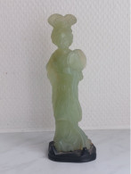 JADE - Statuette De Jeune Fille A L'eventail - Aziatische Kunst