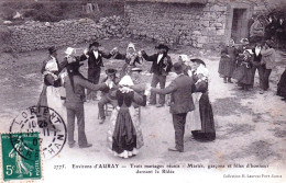 56  -  Morbihan -   AURAY - Trois Mariages Réunis - Mariés, Garcons Et Filles Dansent La Ridée - Auray