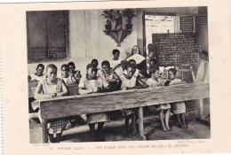 GABON - Une Classe Chez " Les Soeurs Bleues " De Castres - Gabun