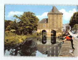 CHARLEVILLE : Les Bords De La Meuse Et Le Vieux Moulin - état - Charleville