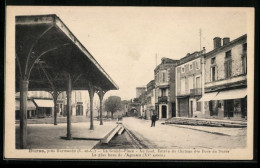 CPA Duras, La Grande-Place, Entrée Du Chateau Des Ducs De Duras  - Autres & Non Classés